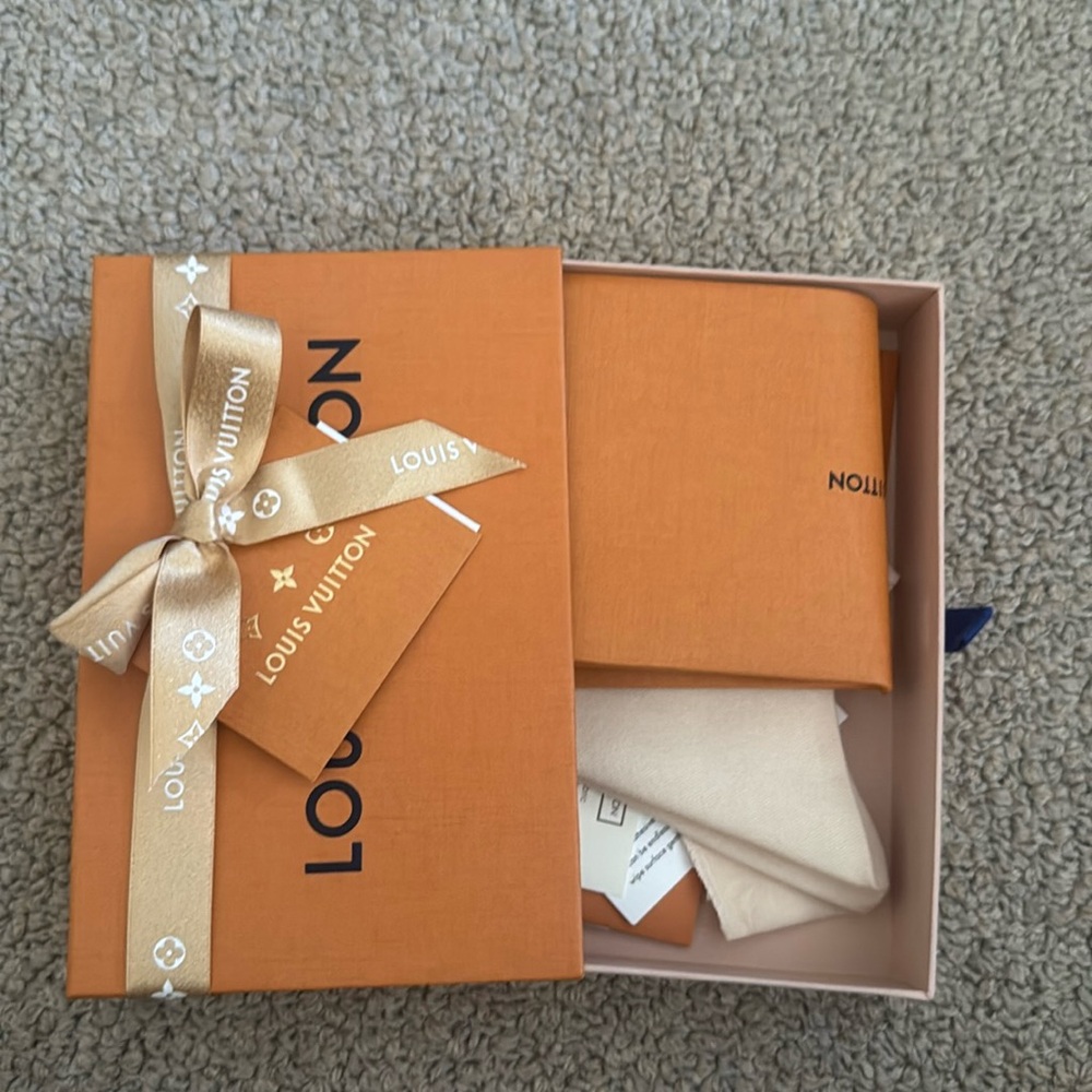 Louis Vuitton box